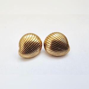 Vintage Monet Elegant Gold Clam Shell Clip On Earrings
